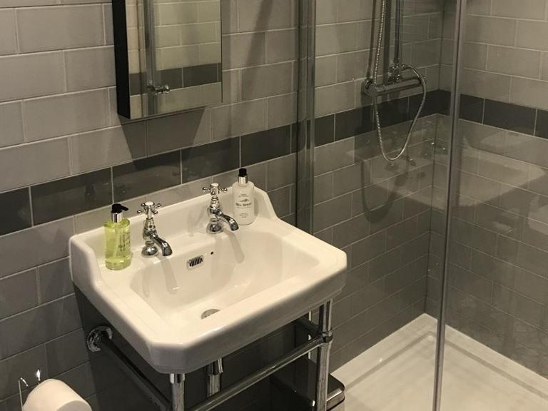 No.16 Otel Seaham Dış mekan fotoğraf A shower room