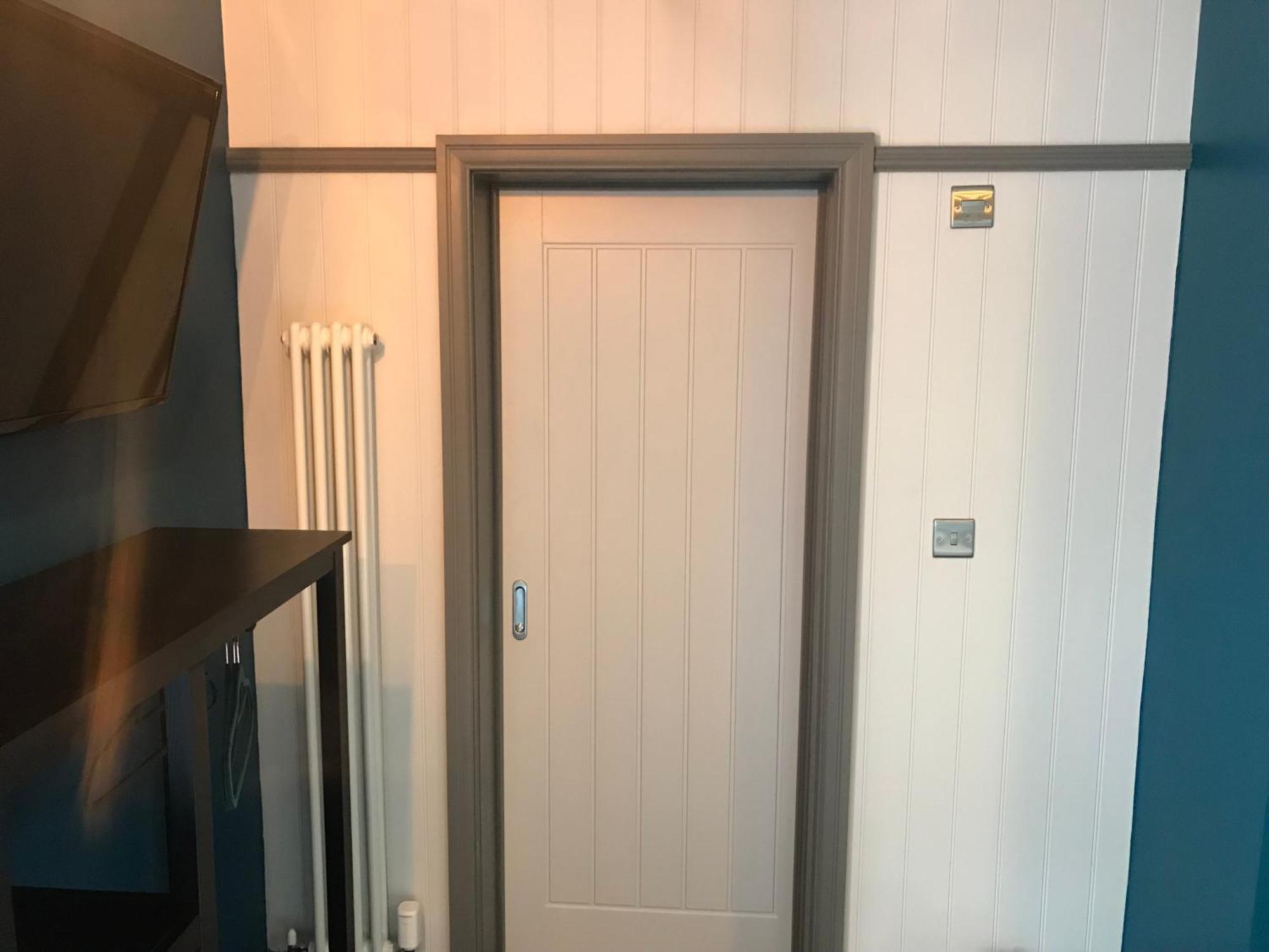 No.16 Otel Seaham Oda fotoğraf A door with a door stop